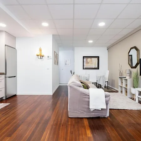 Confortable Y Luminoso Exterior En Apartamento